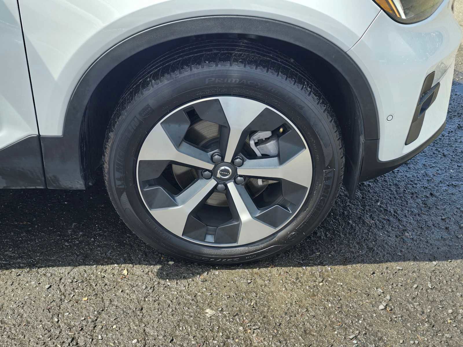 Certified 2024 Volvo XC40 B5 Plus image 9