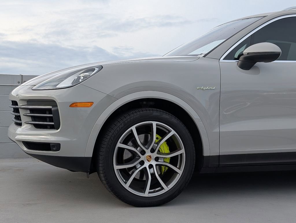 Certified 2022 Porsche Cayenne E-Hybrid image 9