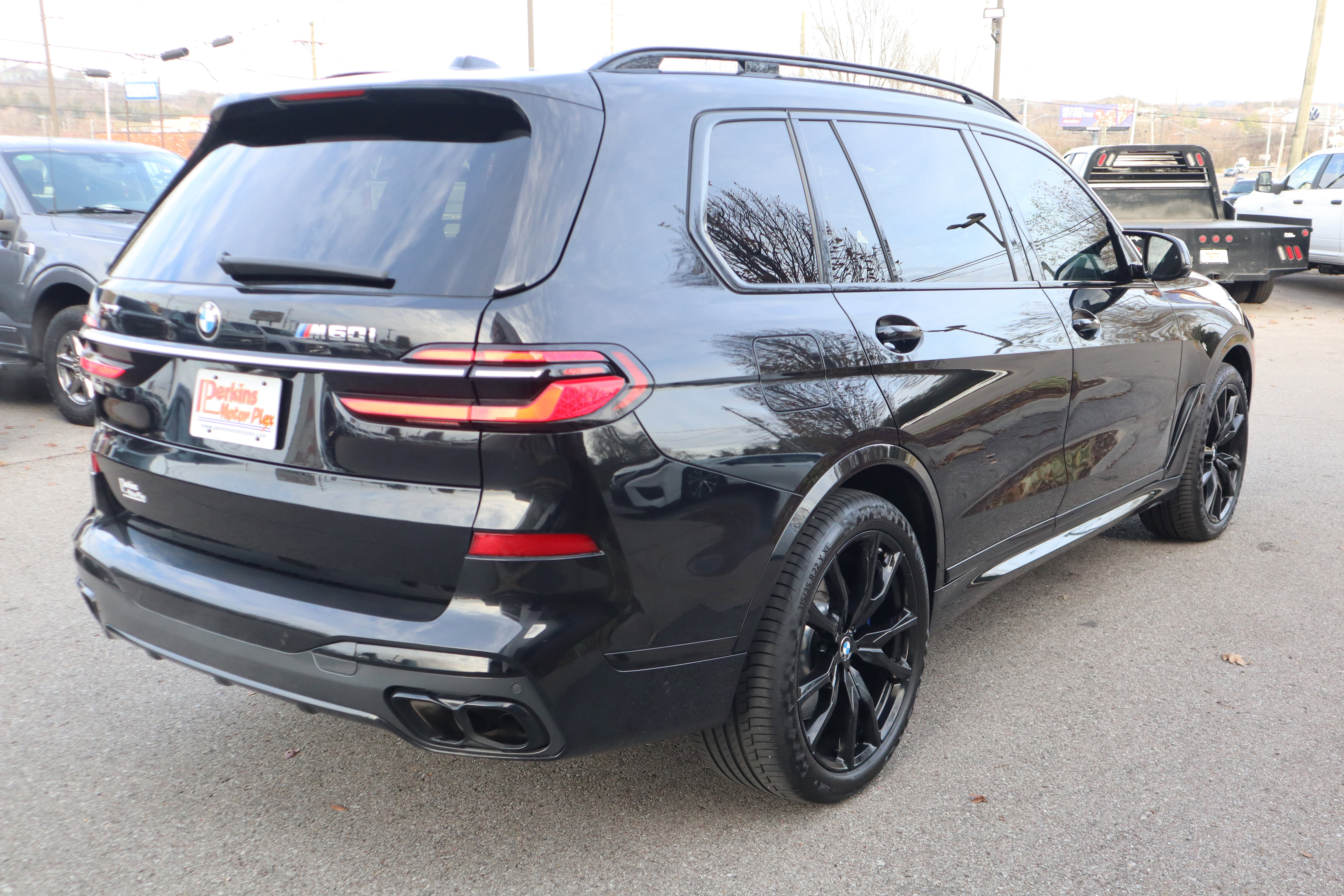 Used 2023 BMW X7 M60i w/ Executive Package image 7