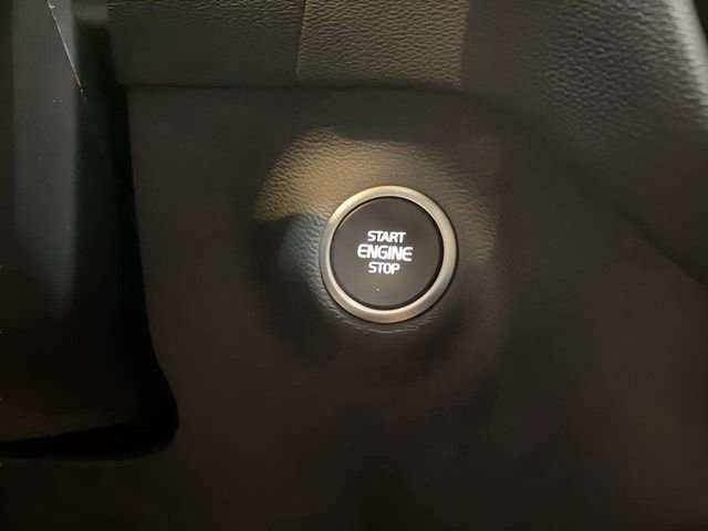 Used 2025 Volvo XC40 B5 Core AWD/4WD image 39