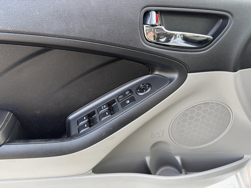 Used 2015 Kia Forte LX image 18