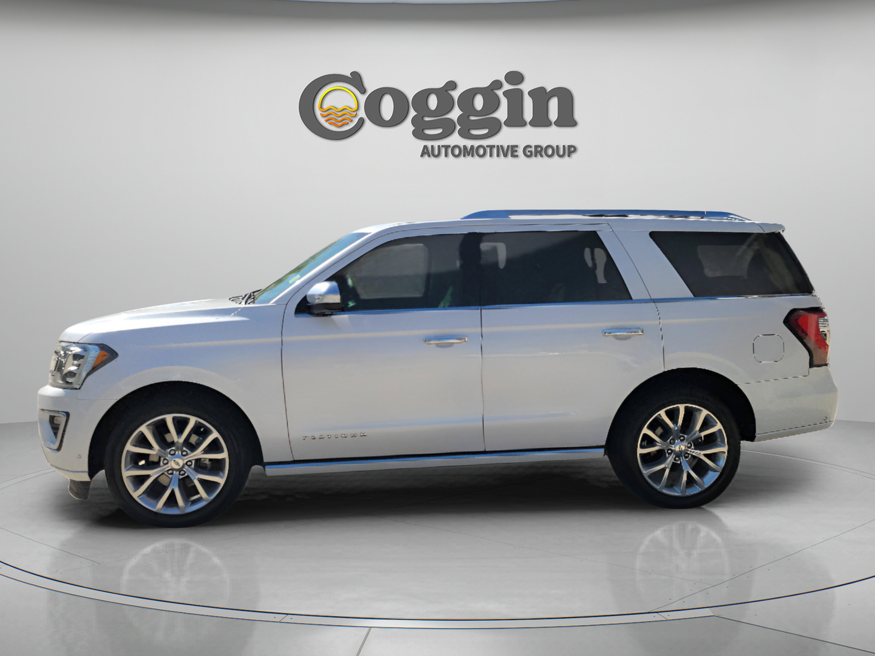 Used 2019 Ford Expedition Platinum RWD image 2