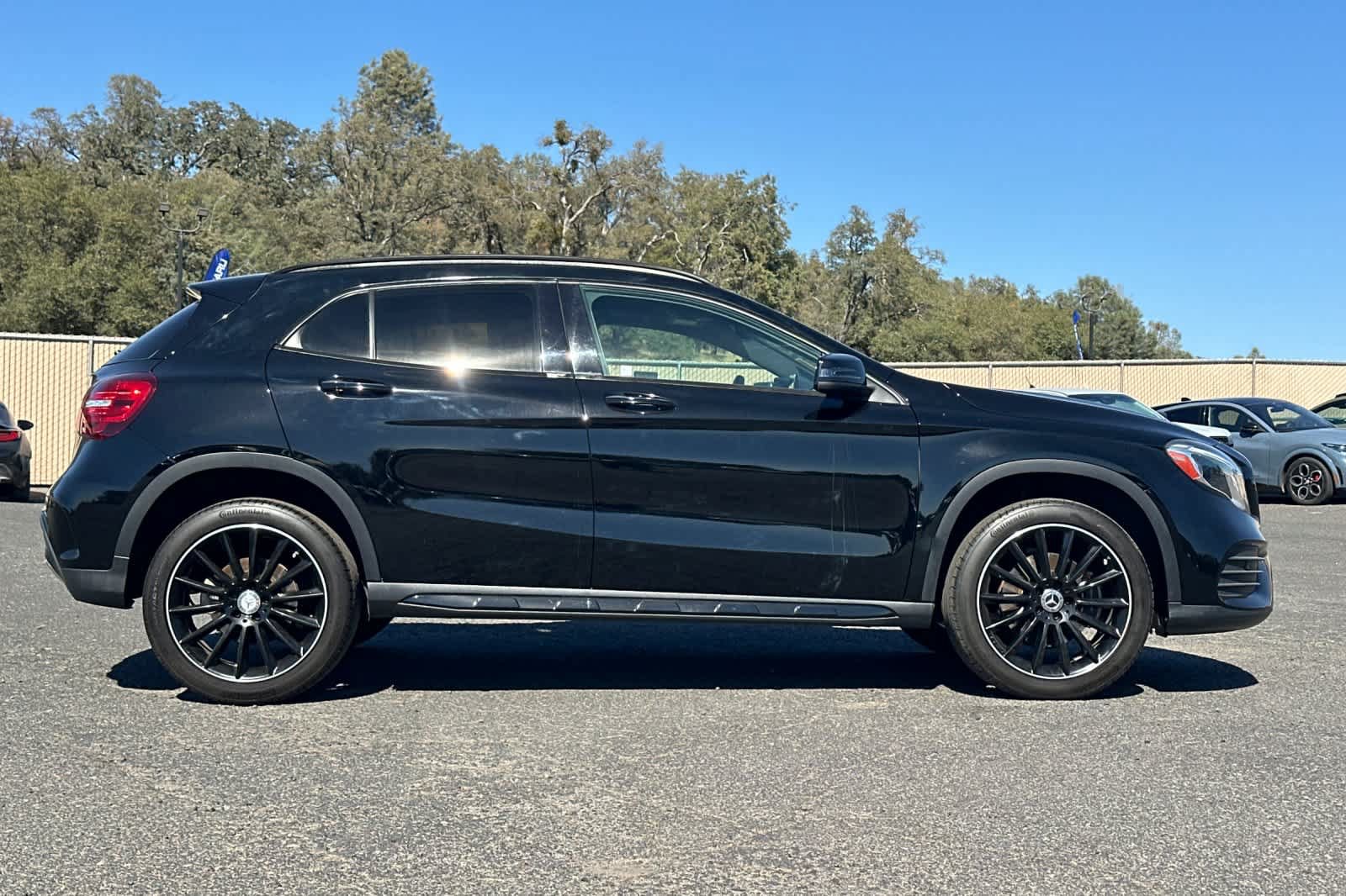 Used 2018 Mercedes-Benz GLA 250 4MATIC image 2