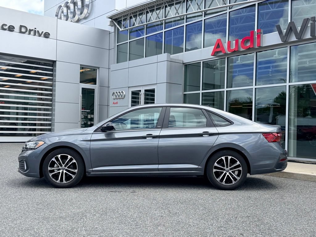 Used 2024 Volkswagen Jetta Sport FWD image 3