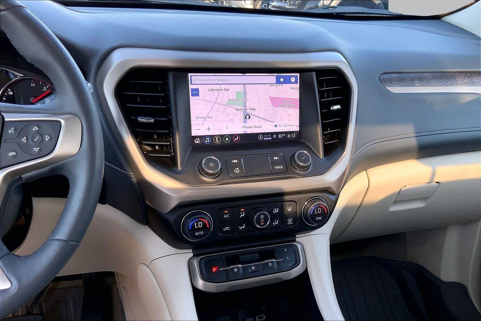 Used 2023 GMC Acadia Denali w/ Denali Ultimate Package AWD/4WD image 7