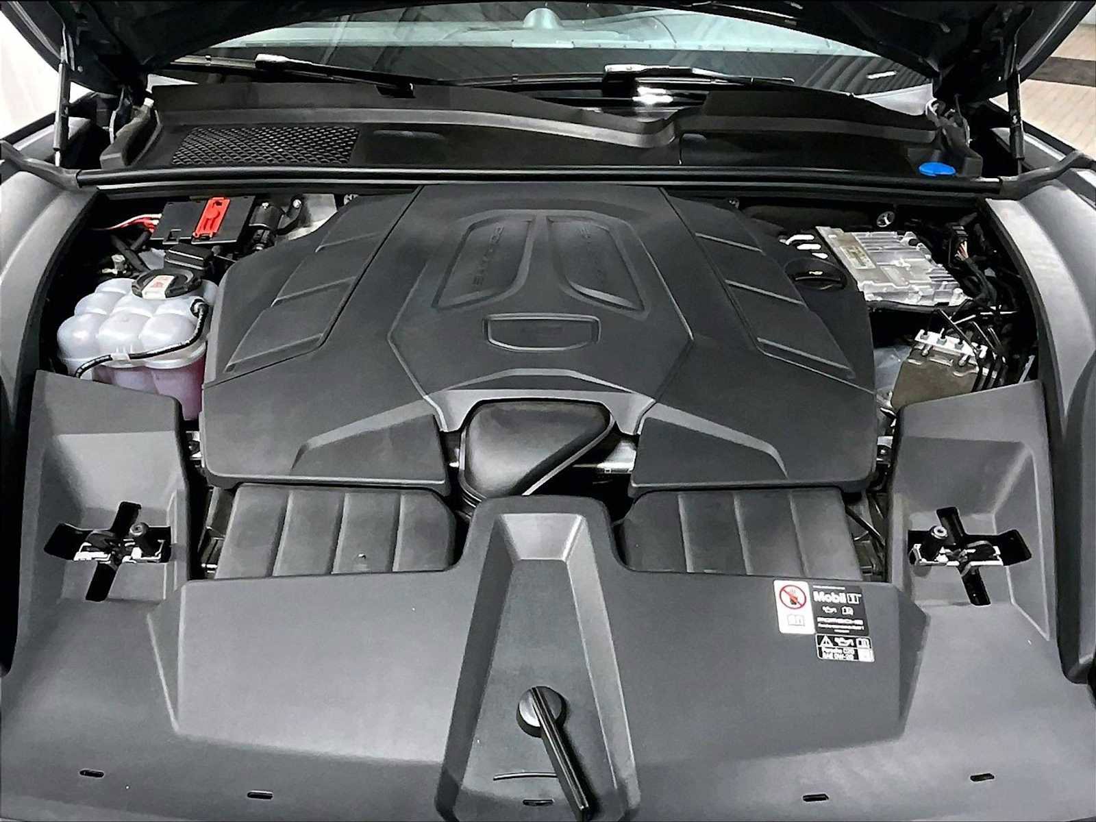 Used 2025 Porsche Cayenne Coupe image 37