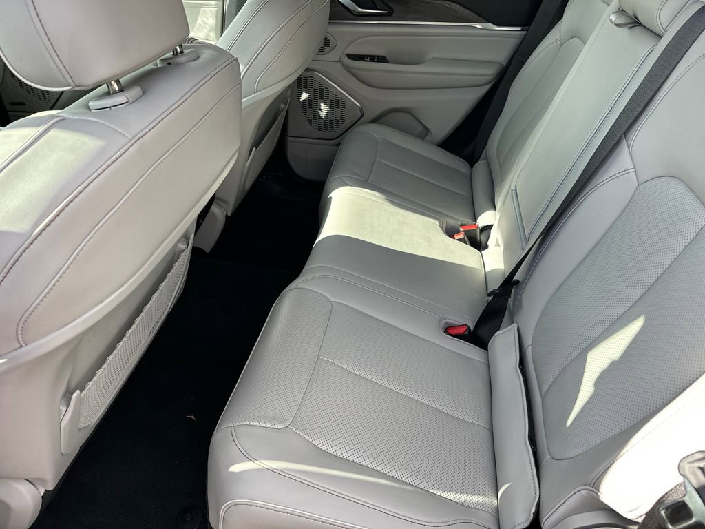 Used 2023 Jeep Grand Cherokee Overland image 20