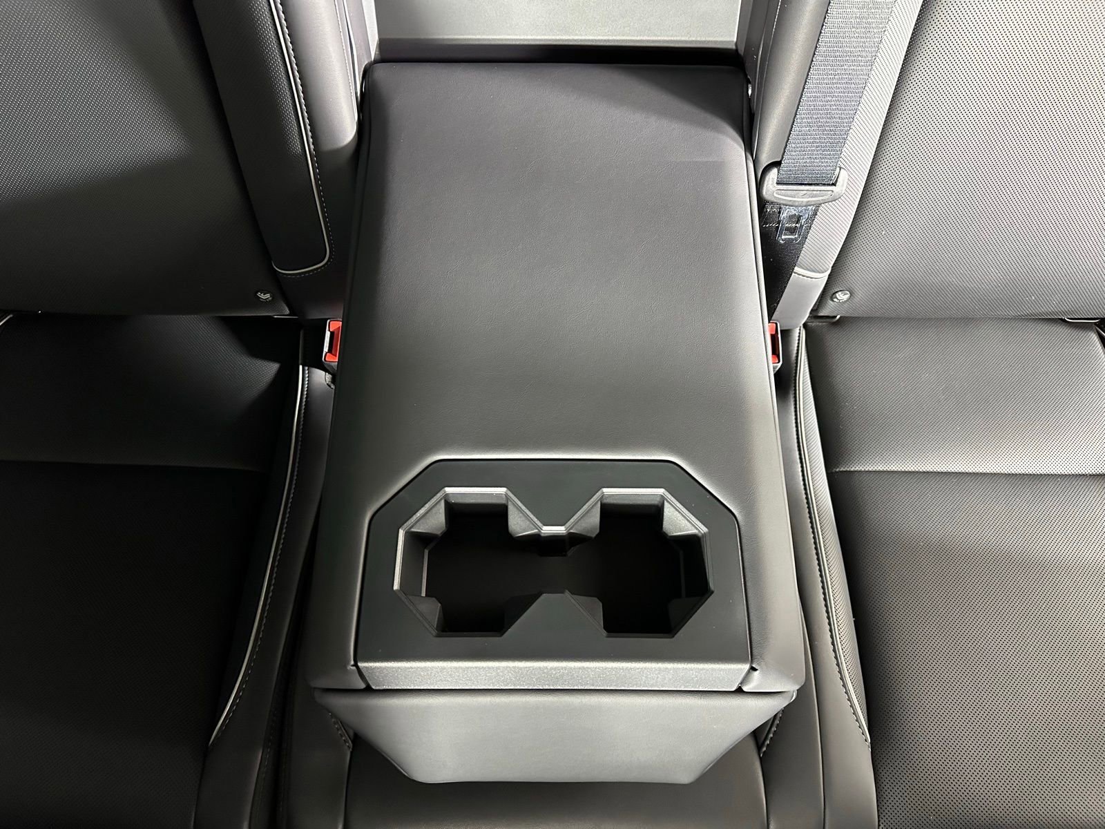 Used 2025 Tesla Cybertruck AWD Crew Cab image 39