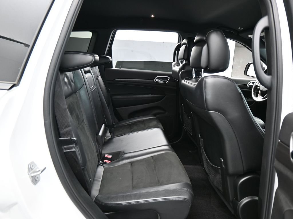 Used 2018 Jeep Grand Cherokee Altitude image 32