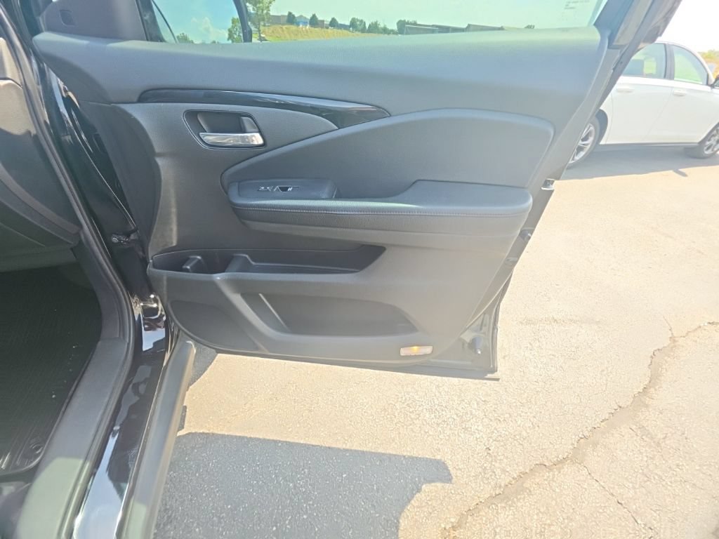 Used 2020 Honda Pilot Touring image 35