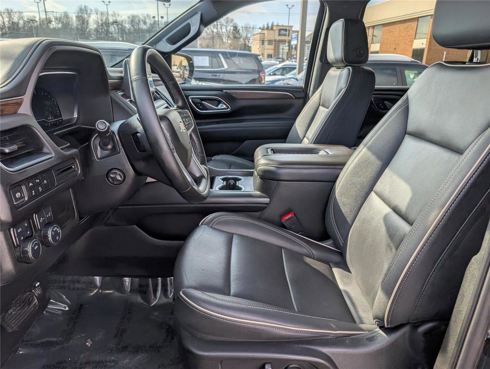 Used 2024 Chevrolet Suburban Premier image 18