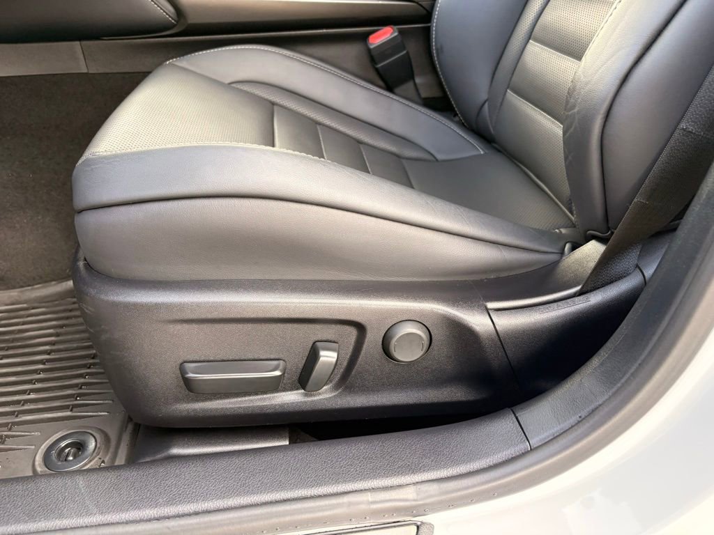 Used 2025 Lexus IS 350 F Sport w/ Navigation Package image 27