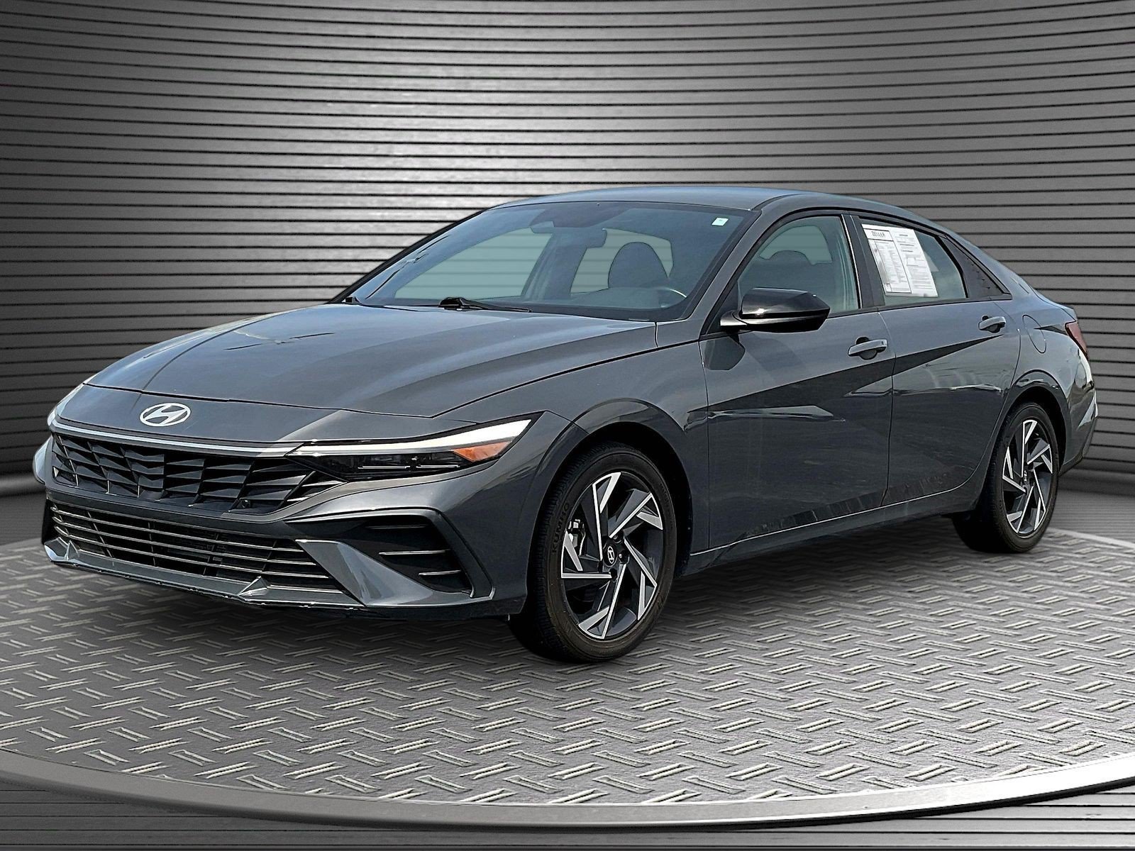 Used 2025 Hyundai Elantra Sport FWD image 3