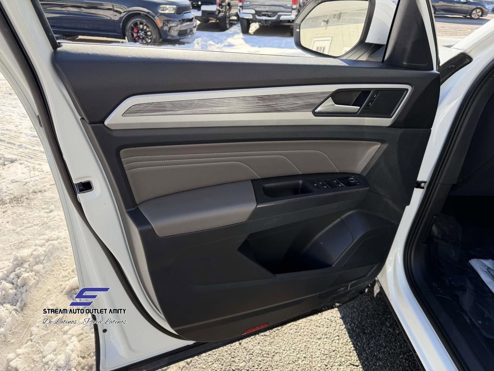 Used 2022 Volkswagen Atlas Cross Sport SE AWD/4WD image 31