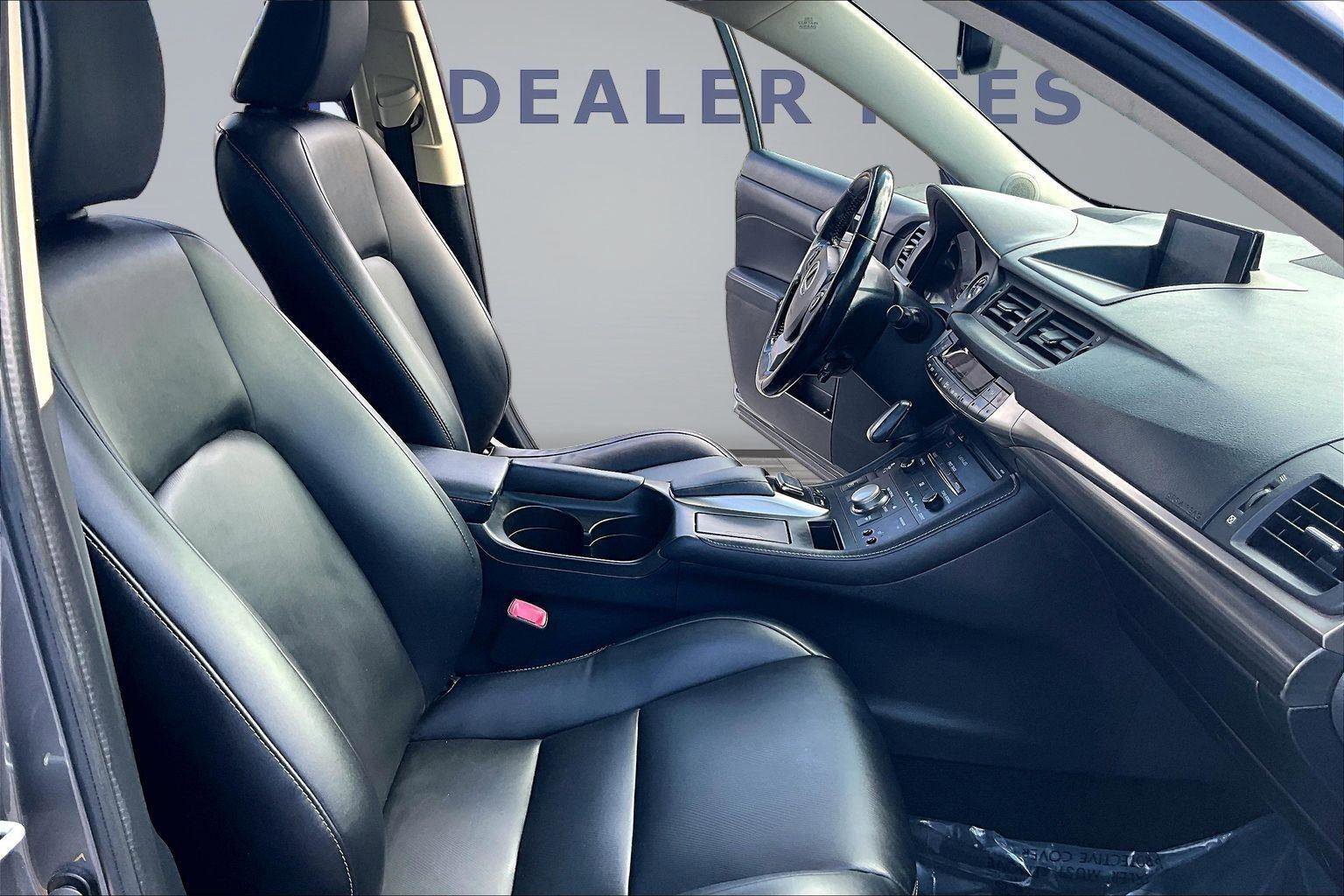Used 2015 Lexus CT 200h w/ Navigation Package FWD image 28