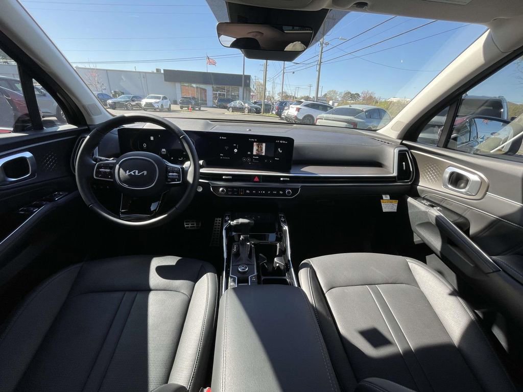 Certified 2025 Kia Sorento SX image 26