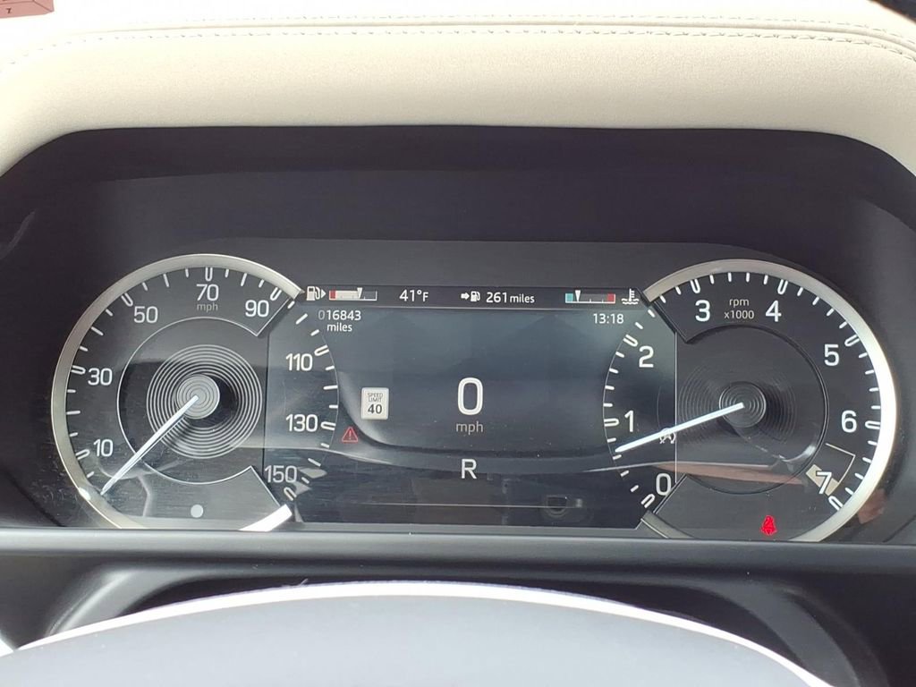 Used 2023 Land Rover Defender 110 SE image 28