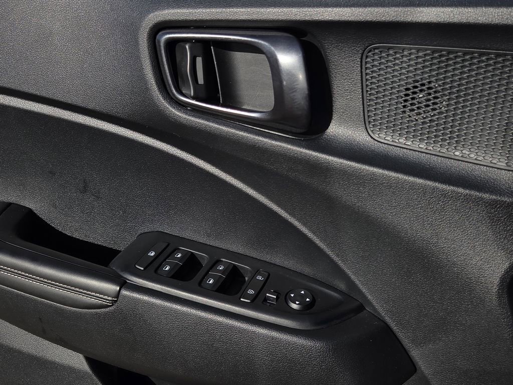 Certified 2024 Hyundai Venue Limited FWD image 18