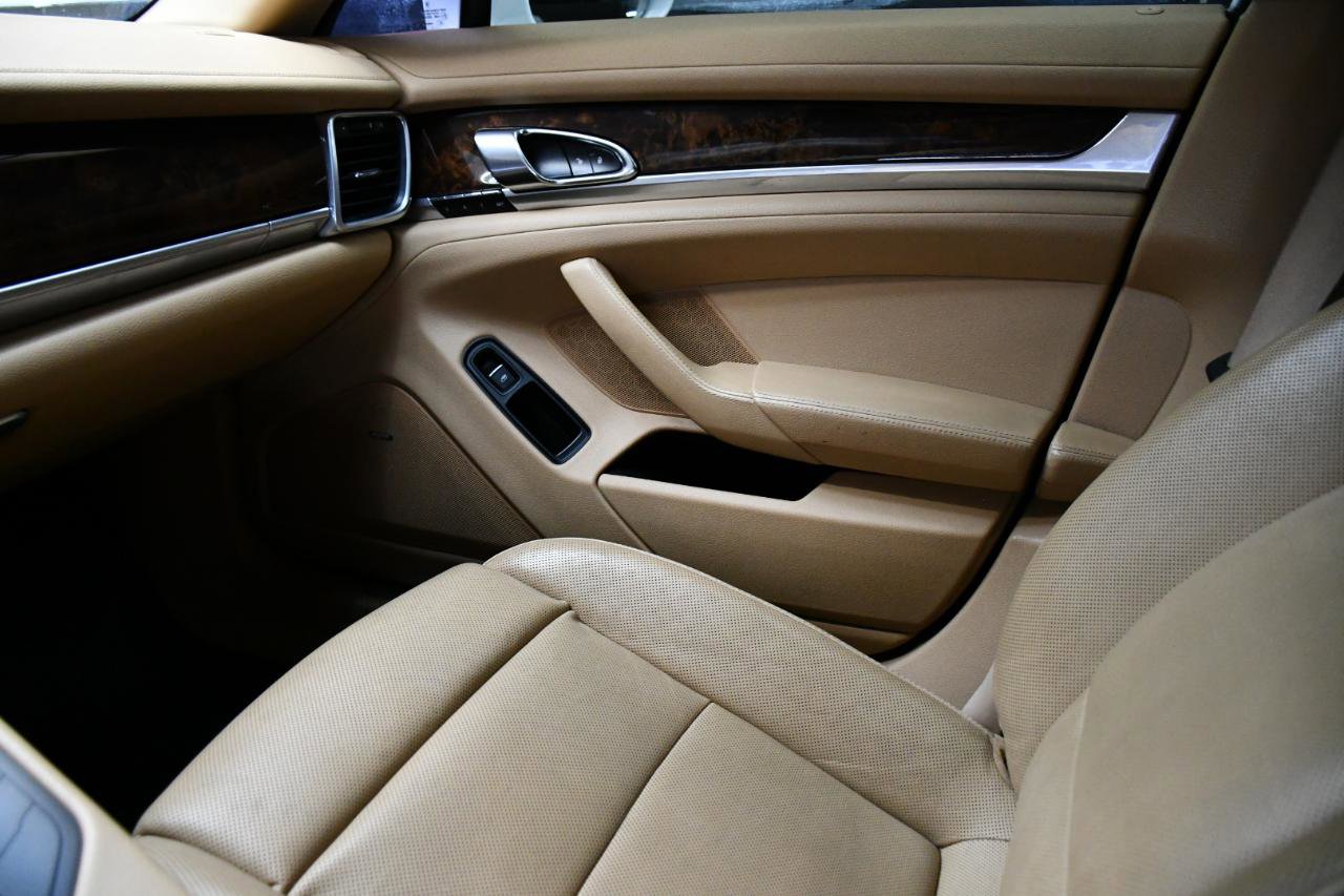 Used 2016 Porsche Panamera 4 AWD/4WD image 30