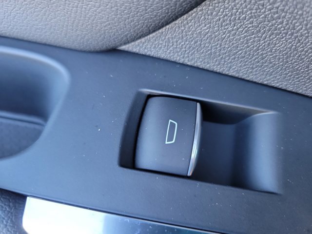 Used 2024 Chevrolet Traverse RS image 19