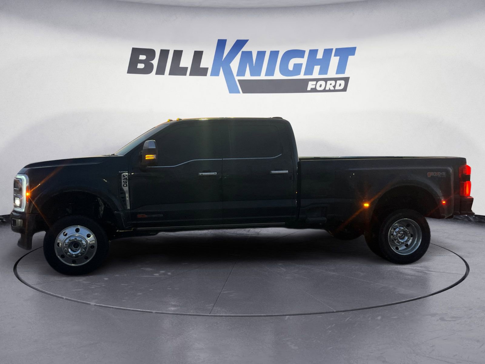 Used 2025 Ford F450 Platinum w/ Platinum Plus Package AWD/4WD image 2