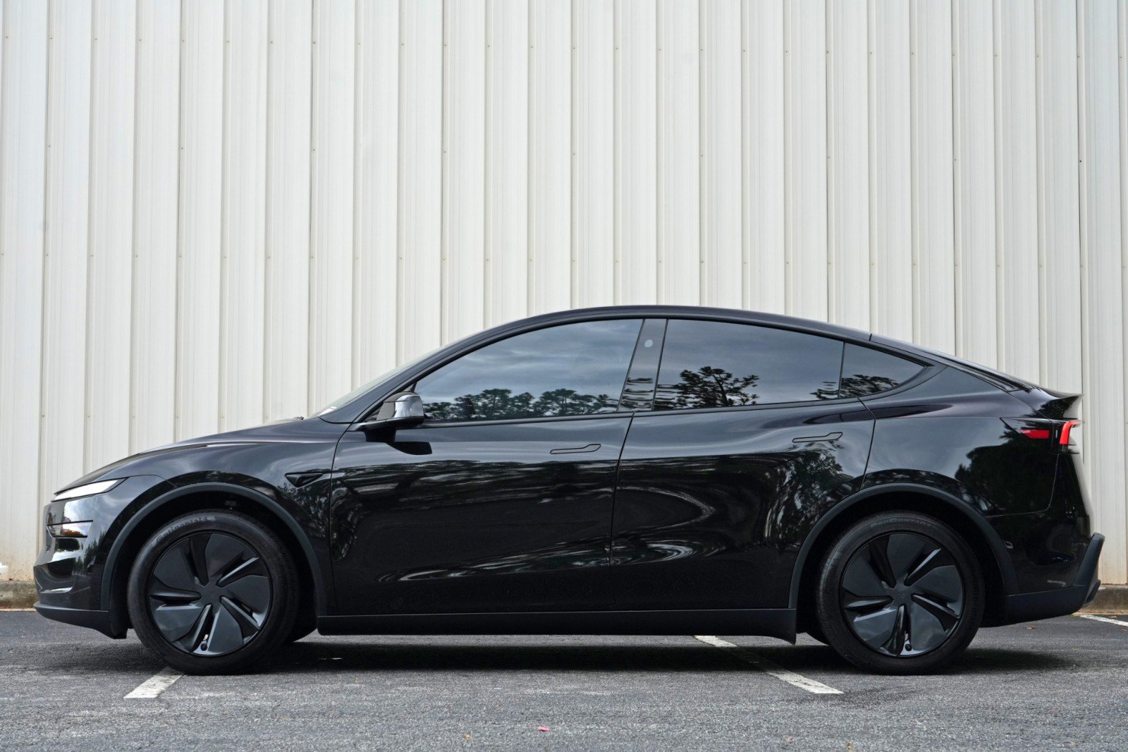 Used 2026 Tesla Model Y 2WD image 9