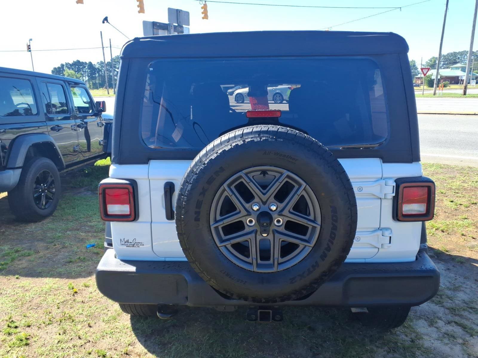 Used 2025 Jeep Wrangler Unlimited Sport AWD/4WD image 3