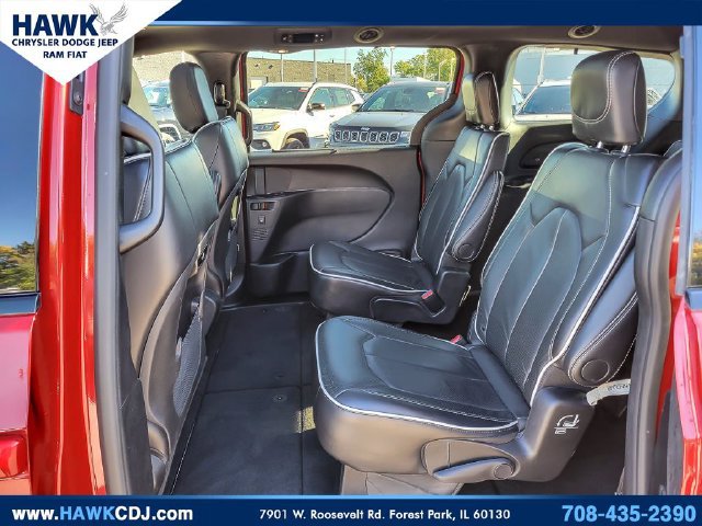 Used 2025 Chrysler Pacifica Limited FWD image 11