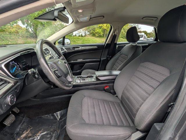 Used 2020 Ford Fusion SE FWD image 10