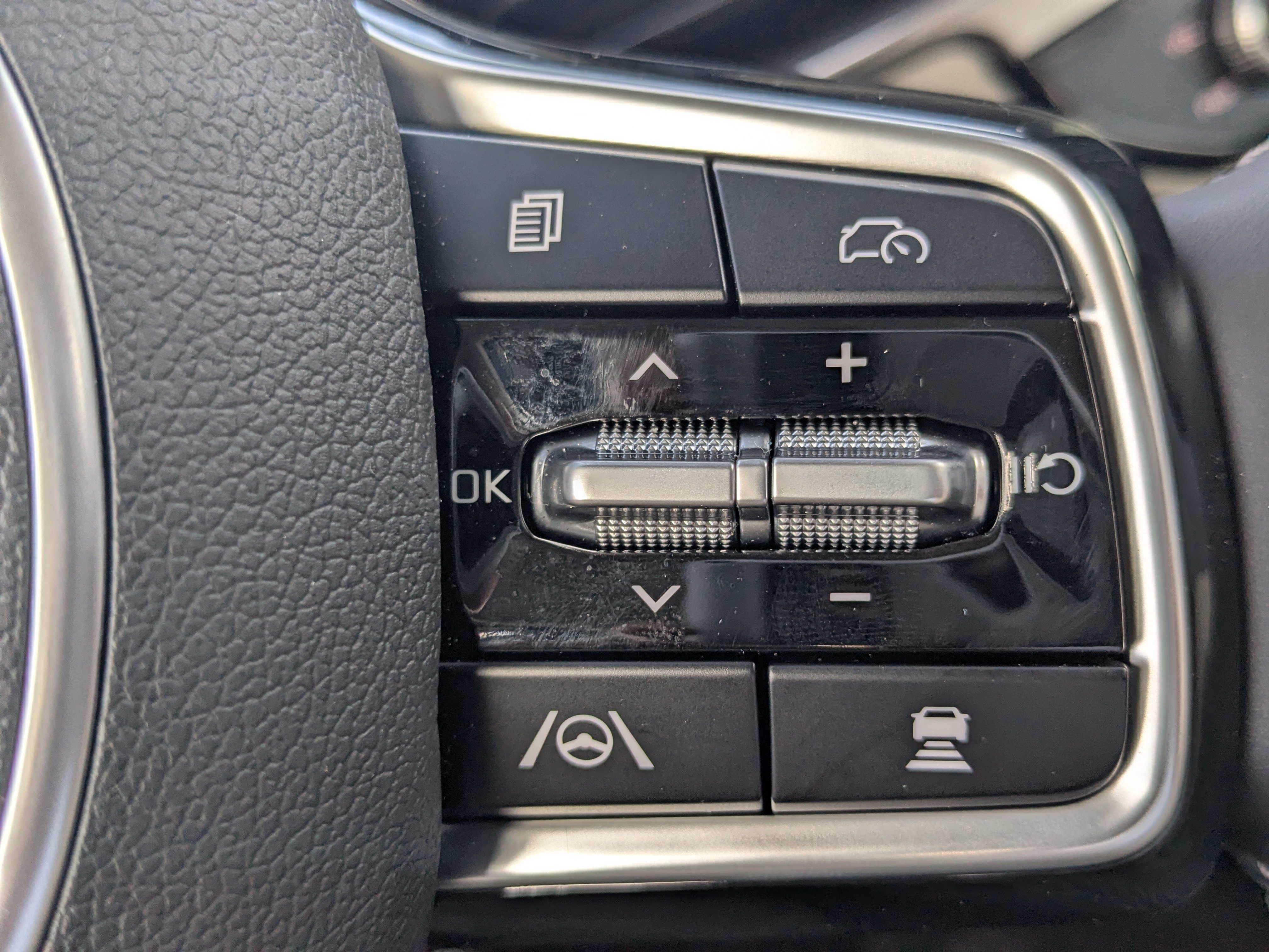 Certified 2025 Kia Sorento S w/ Panoramic Sunroof Package image 38