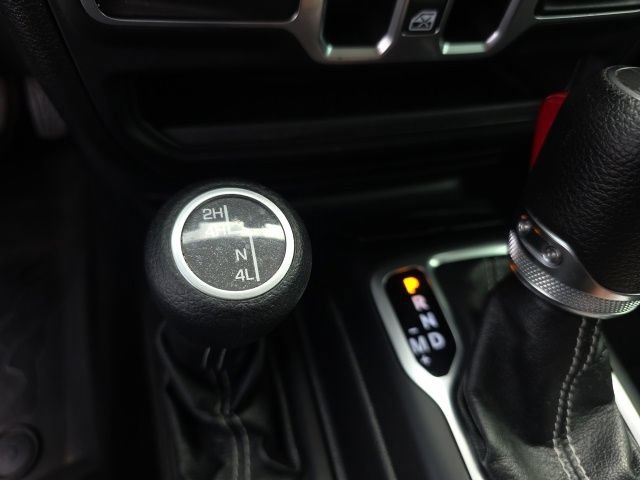 Used 2018 Jeep Wrangler Unlimited Sahara w/ Cold Weather Group AWD/4WD image 6