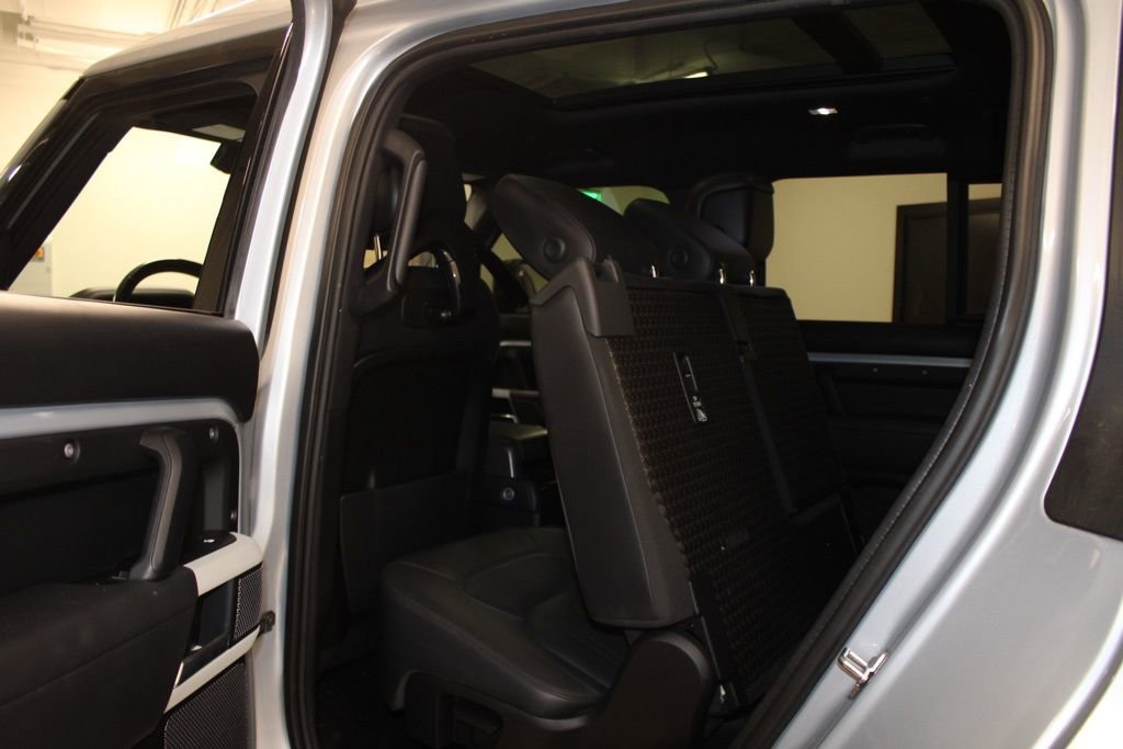 Used 2022 Land Rover Defender 110 XS Edition AWD/4WD image 46