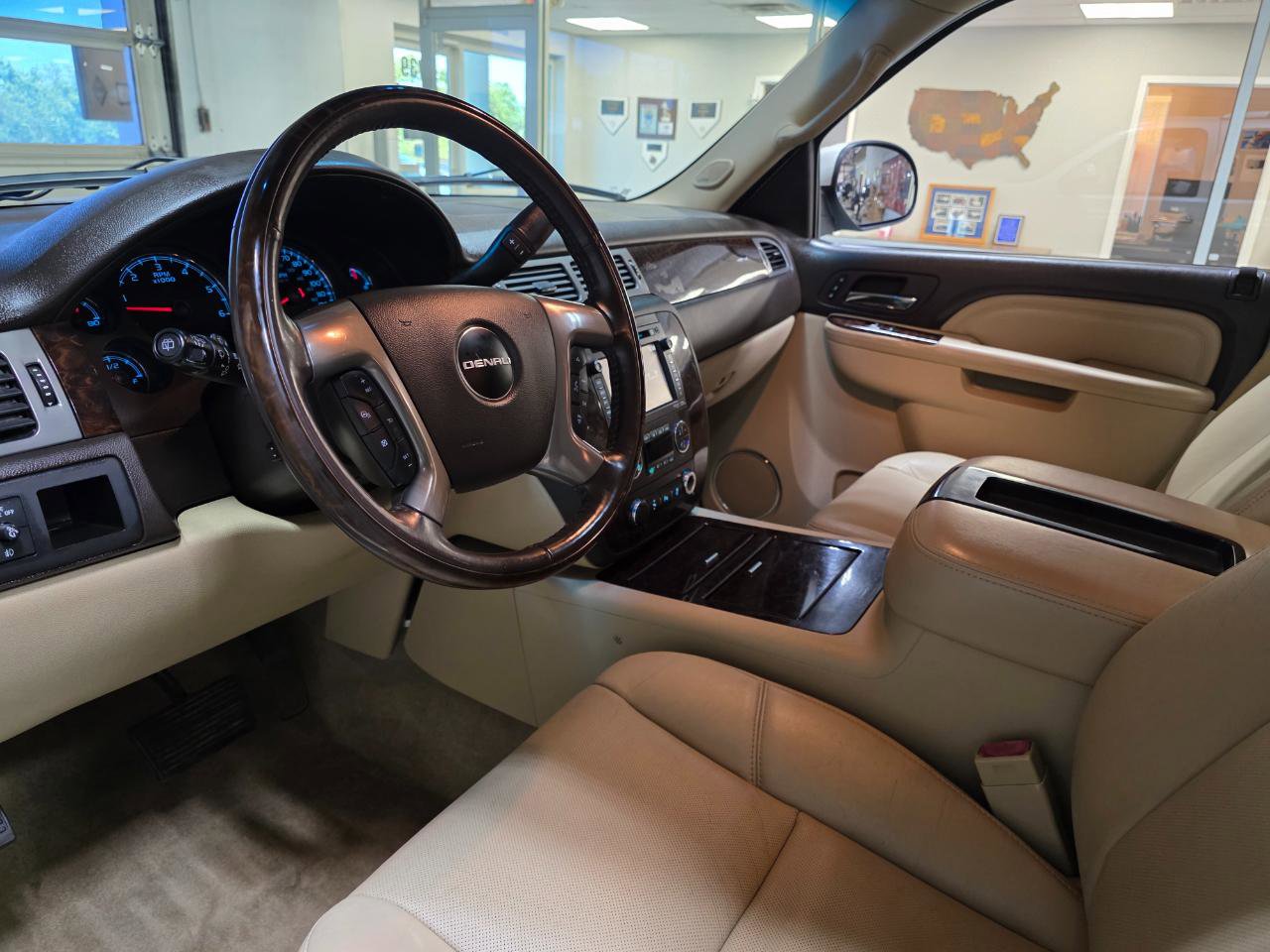Used 2013 GMC Yukon Denali AWD/4WD image 16