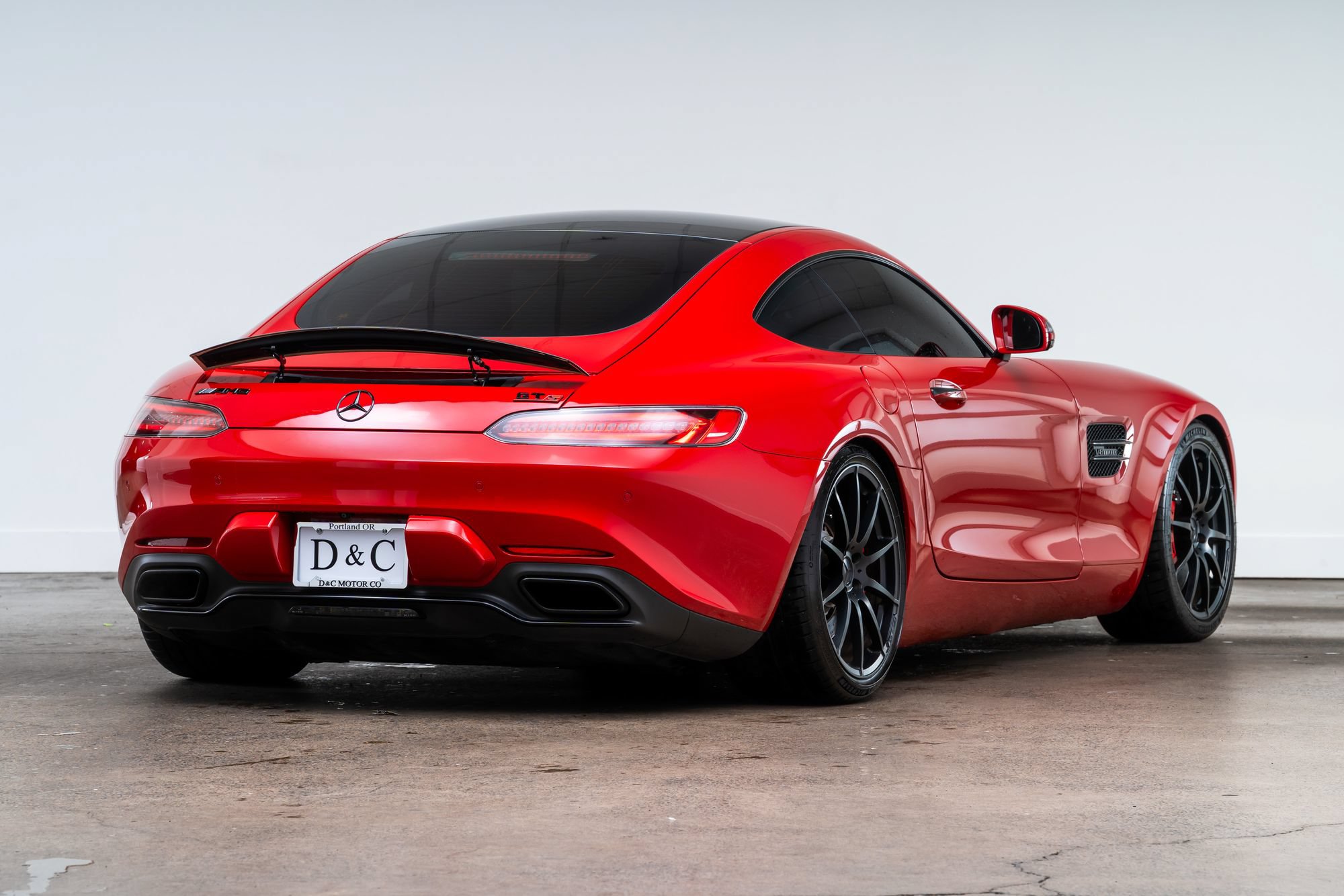 Used 2017 Mercedes-Benz AMG GT S w/ Exclusive Interior Package image 9