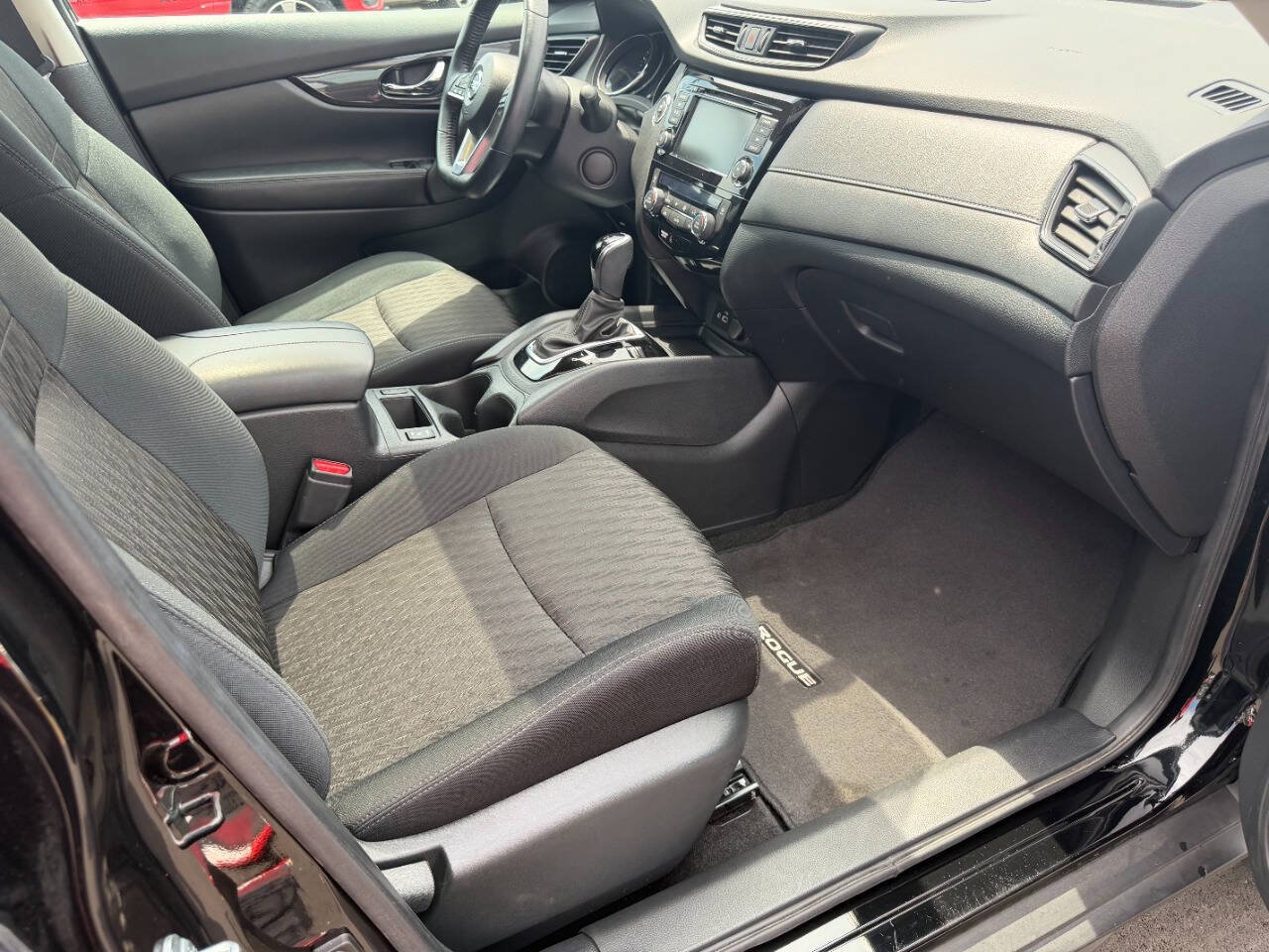 Used 2018 Nissan Rogue SV w/ Sun & Sound Touring Package AWD/4WD image 14