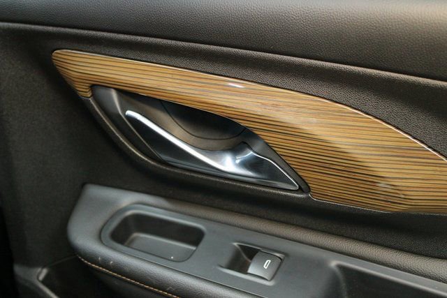 Used 2019 GMC Terrain SLE w/ Driver Convenience Package image 13