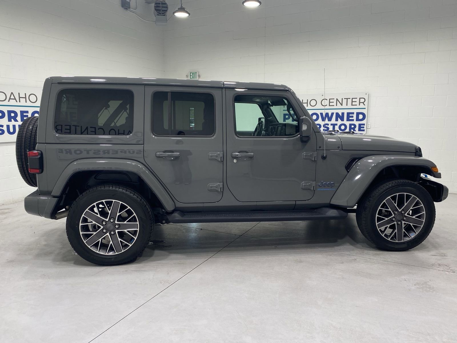 Used 2023 Jeep Wrangler Unlimited Sahara AWD/4WD image 9
