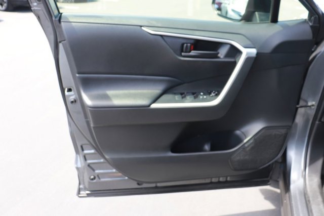 Used 2020 Toyota RAV4 LE w/ Carpet Mat Package FWD image 10