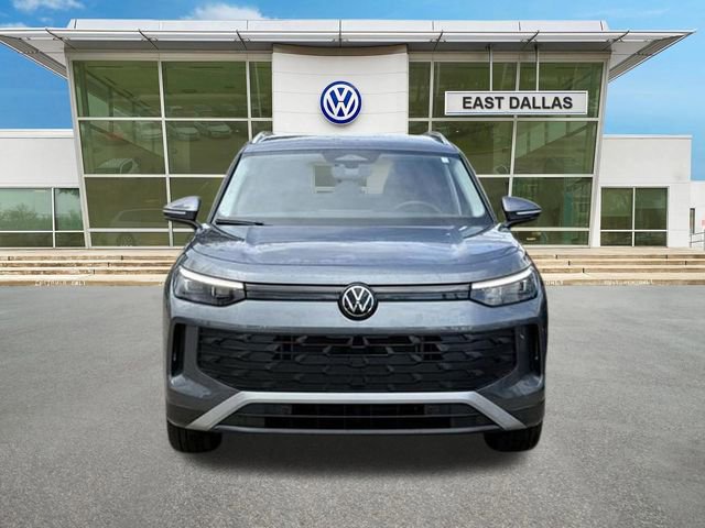 Used 2025 Volkswagen Tiguan SE image 6