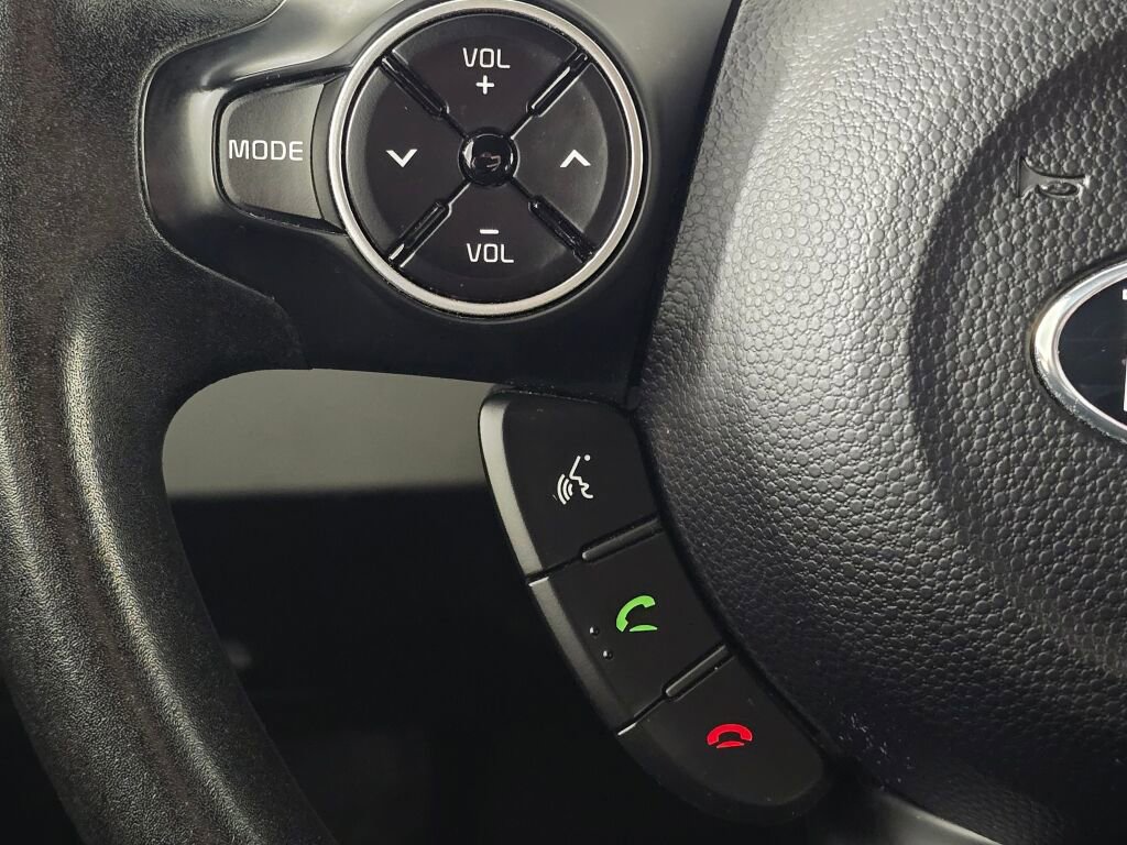 Used 2015 Kia Soul + image 28
