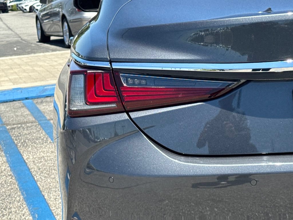 Used 2025 Lexus ES 350 w/ Premium Package FWD image 14