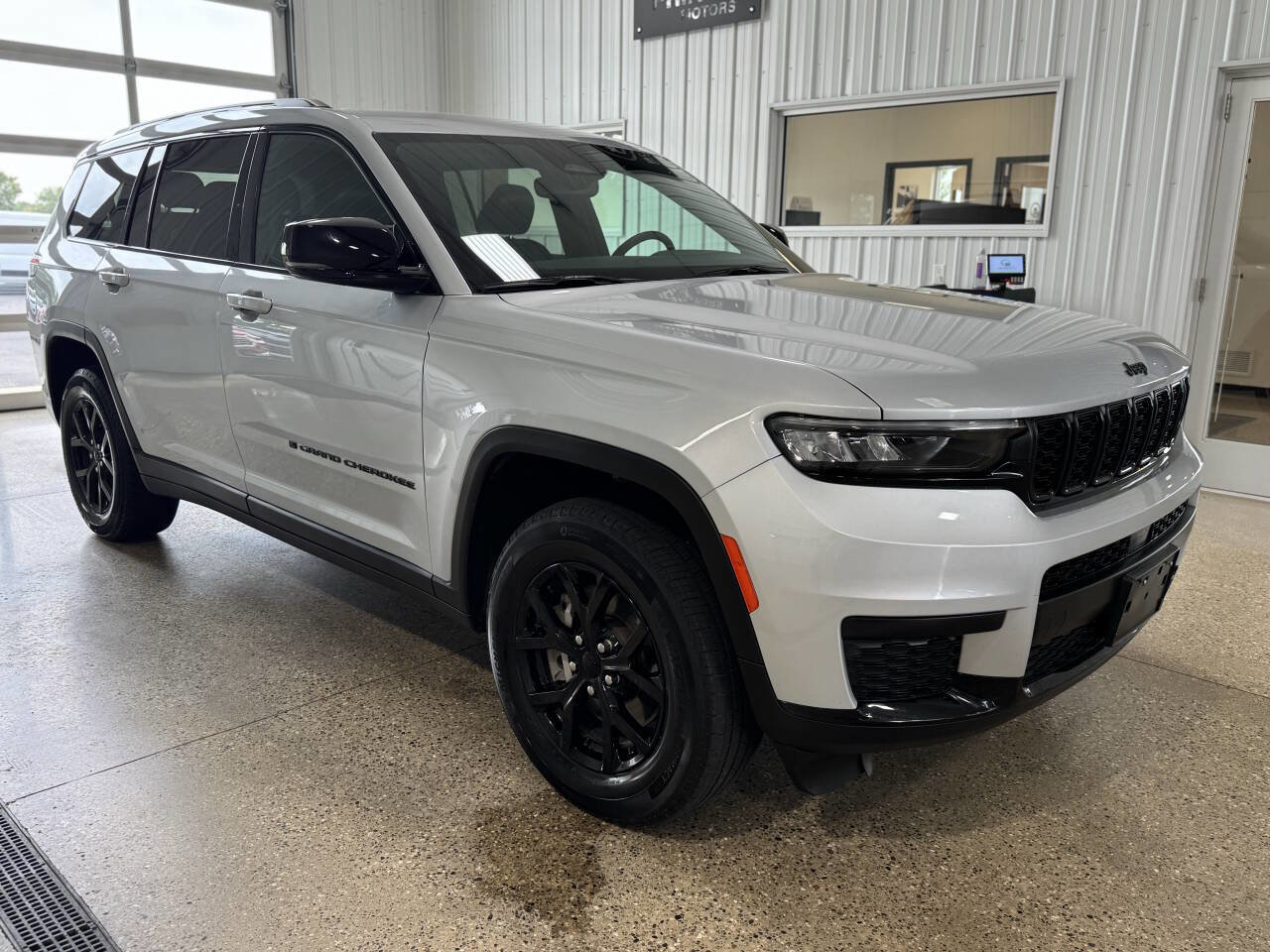 Used 2024 Jeep Grand Cherokee L Laredo image 28
