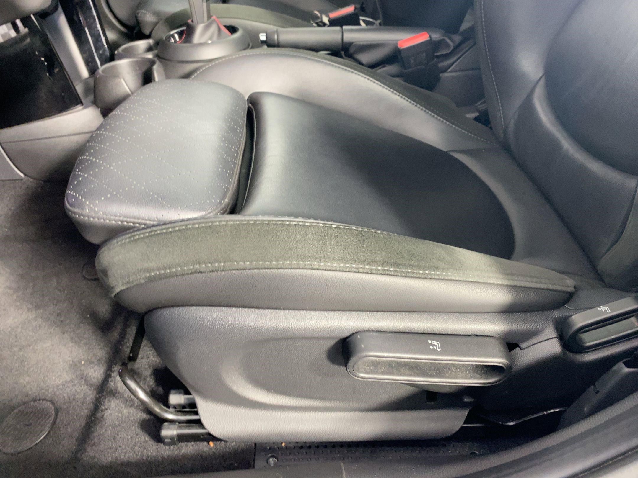 Used 2020 MINI Cooper S w/ Signature Upholstery Package image 11