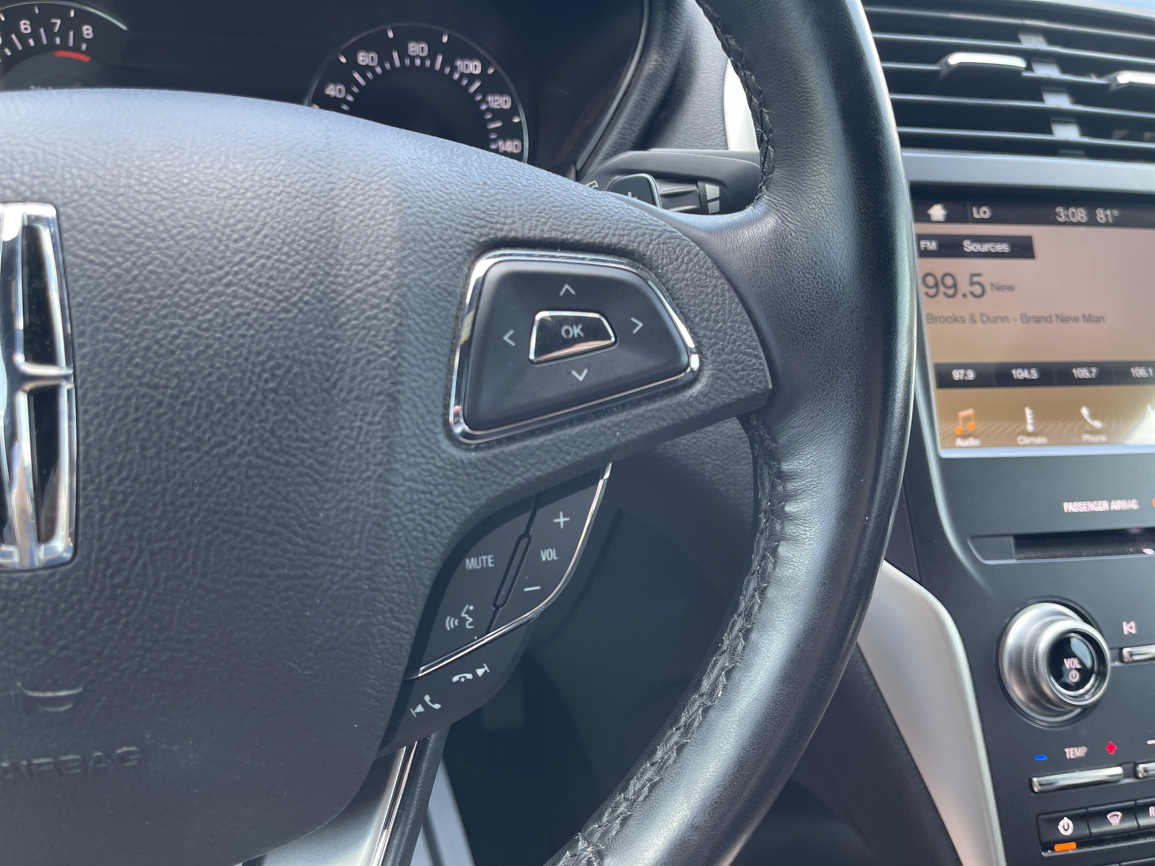Used 2019 Lincoln MKC Select w/ Select Plus Package FWD image 19