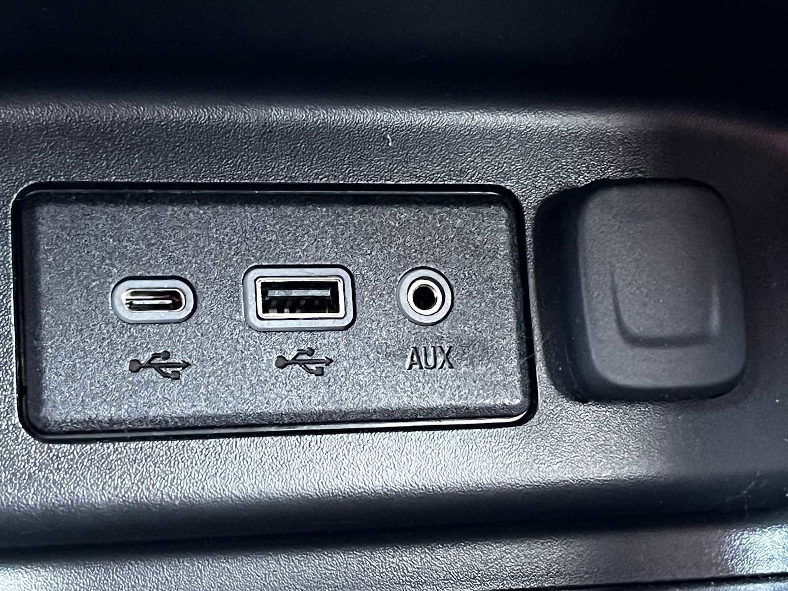 Used 2023 Chevrolet Equinox LT w/ LPO, Floor Liner Package image 28