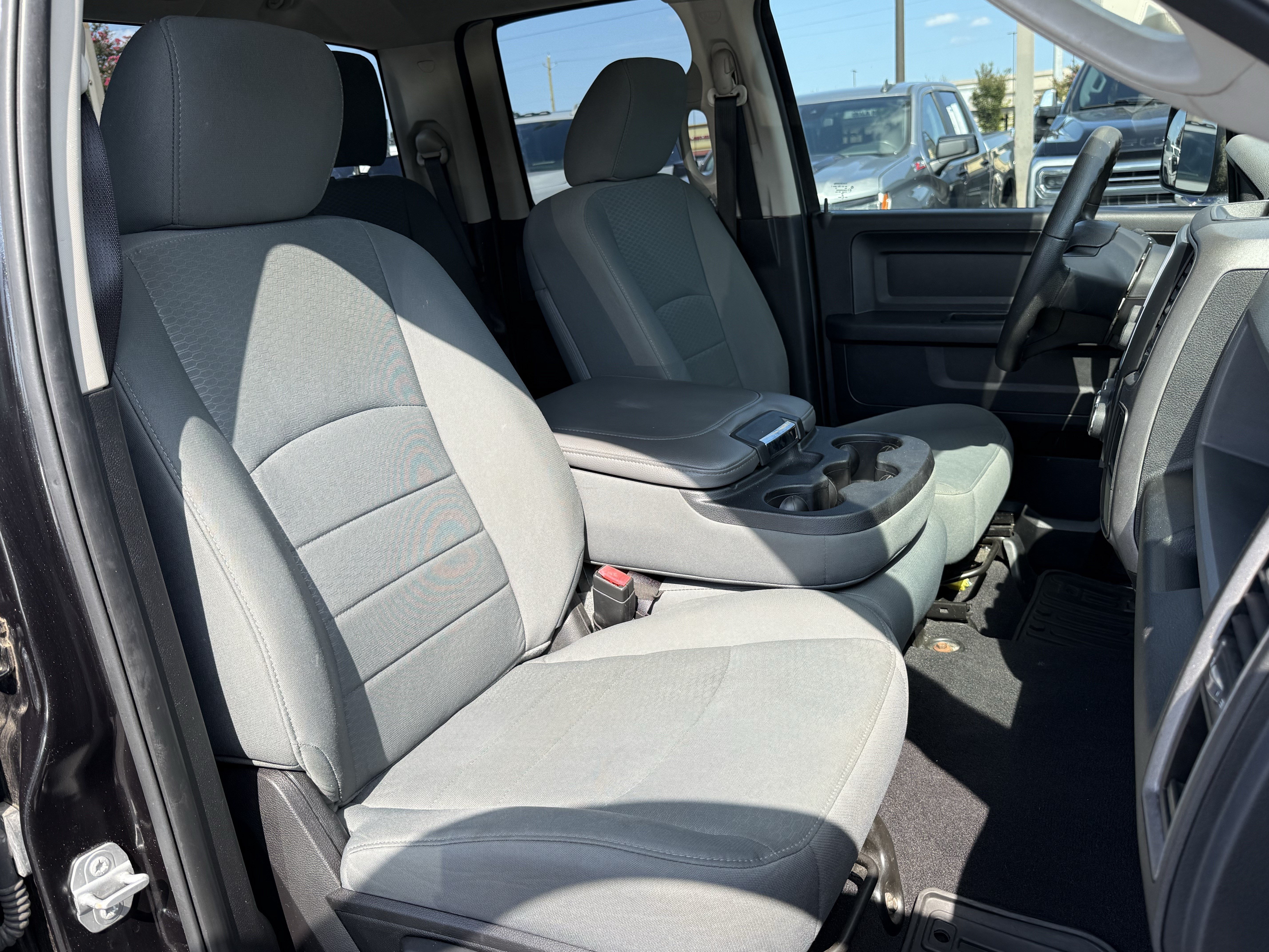 Used 2015 RAM 1500 Express RWD image 33