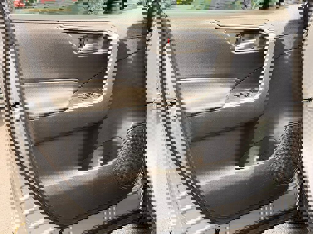 Used 2023 Toyota RAV4 SE image 24