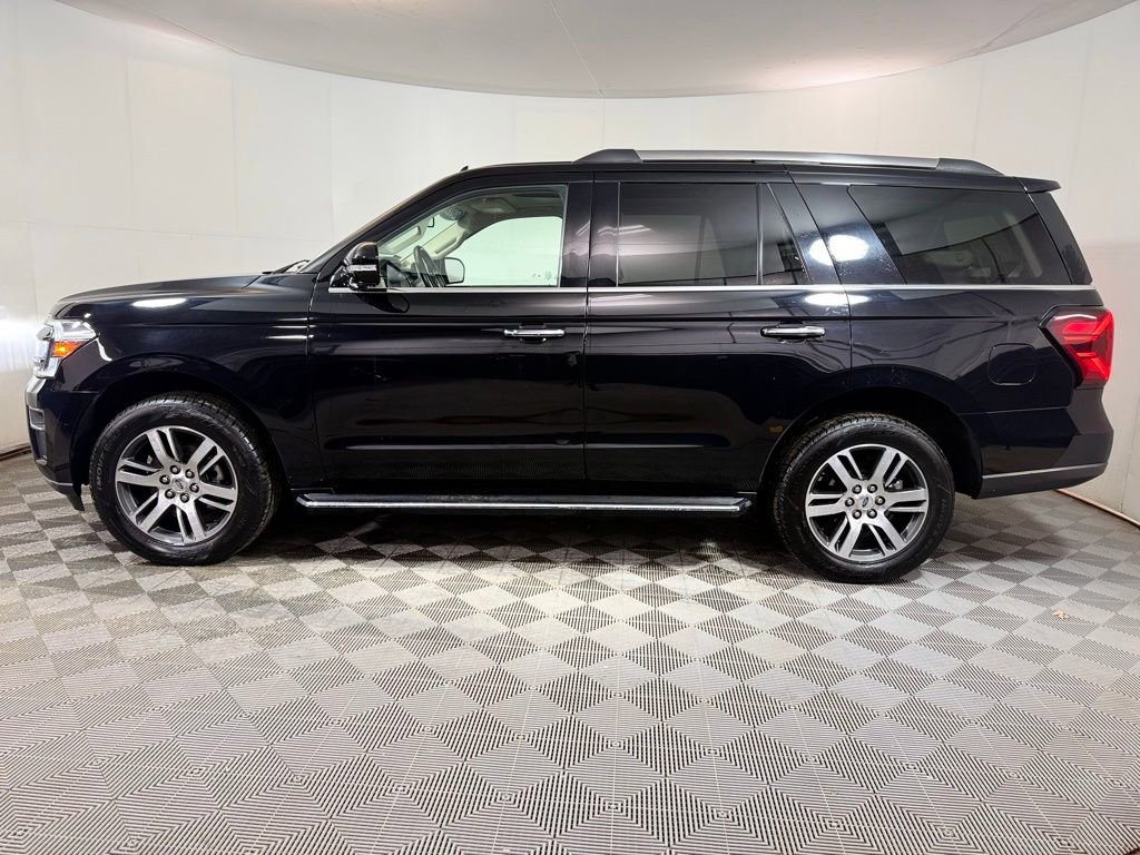 Used 2023 Ford Expedition Limited image 3