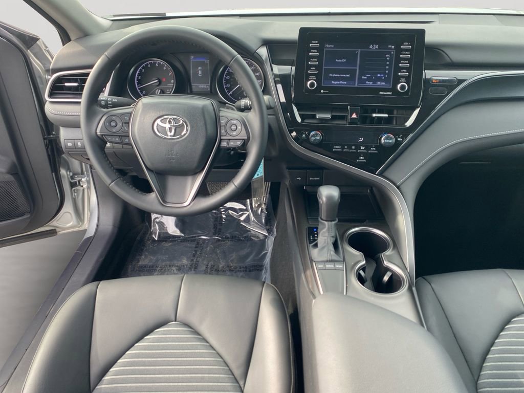 Used 2024 Toyota Camry SE image 10