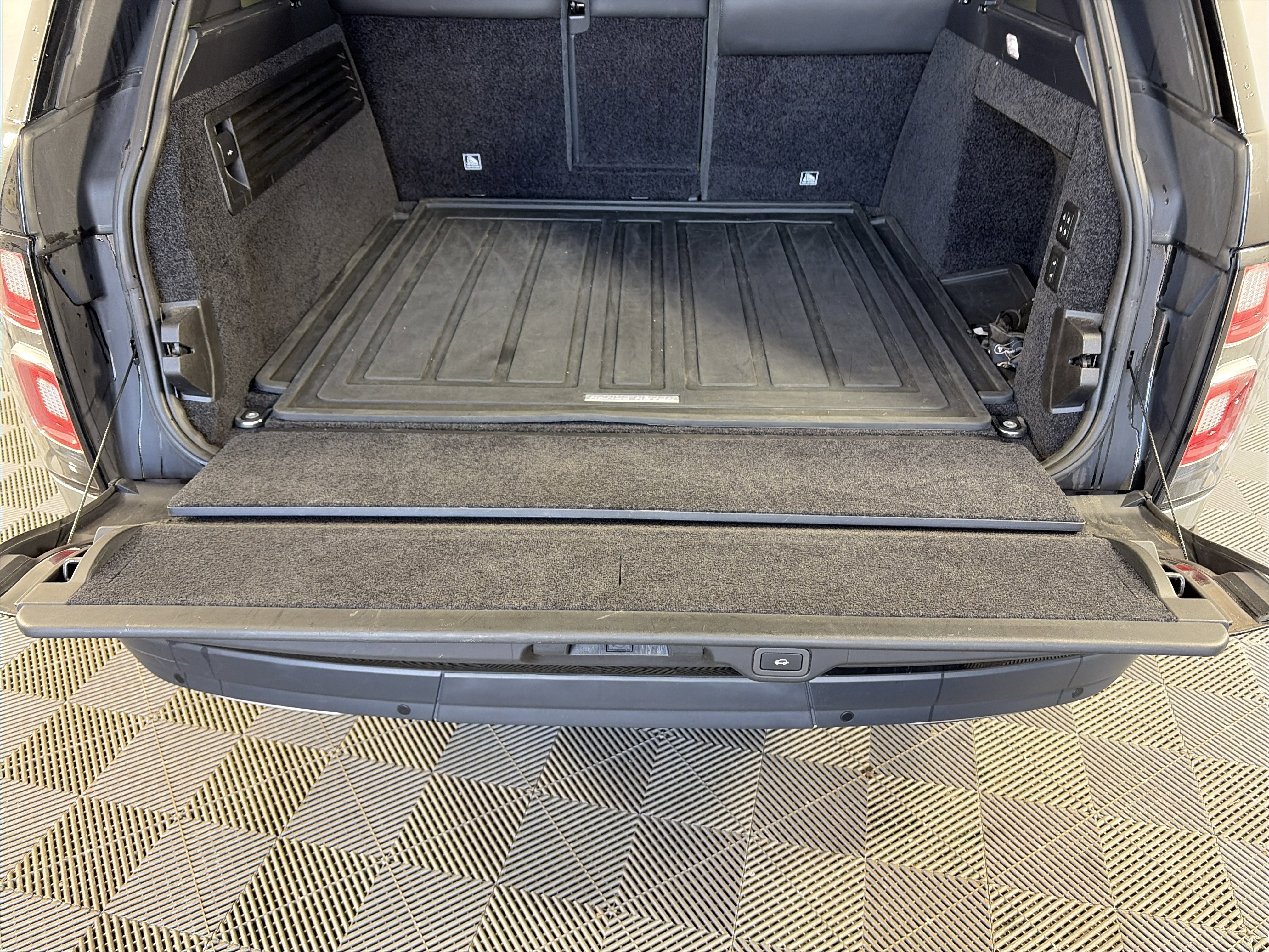 Used 2019 Land Rover Range Rover Long Wheelbase Supercharged image 16